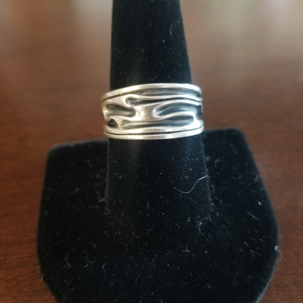 Stylish Silver Wave Band Sz9